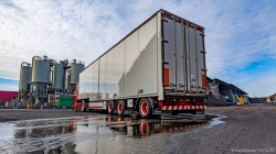 20251019-Tom-Holding-00609